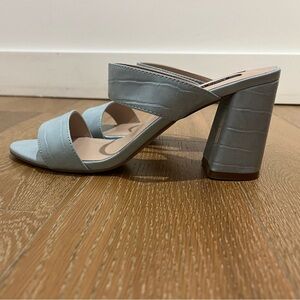 Aomo Love baby blue slip on block heels reposting the shoes did not fit..